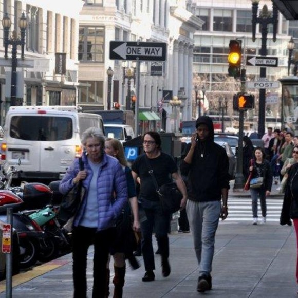 Meet your Posher, Laura - Picture 1 of 1